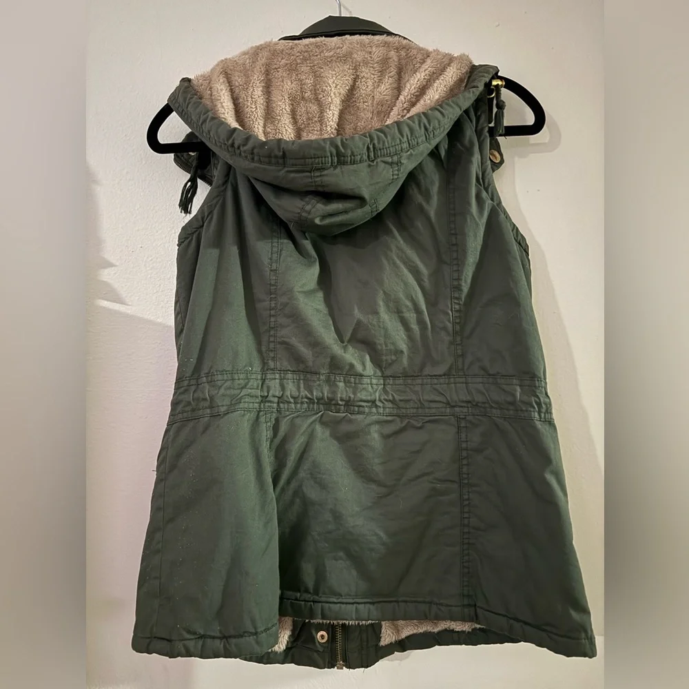 Women's Green Hooded Vest - Picture 2 of 3